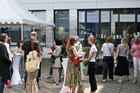 On 14 May 2022, Hochschule Düsseldorf – University of Applied Sciences (HSD) could finally celebrate its 50th anniversary – and the response exceeded everything all organisers had hoped for: Several thousand people came to celebrate during the day and well into the night, creating a unique atmosphere on campus and enjoying wonderful weather.